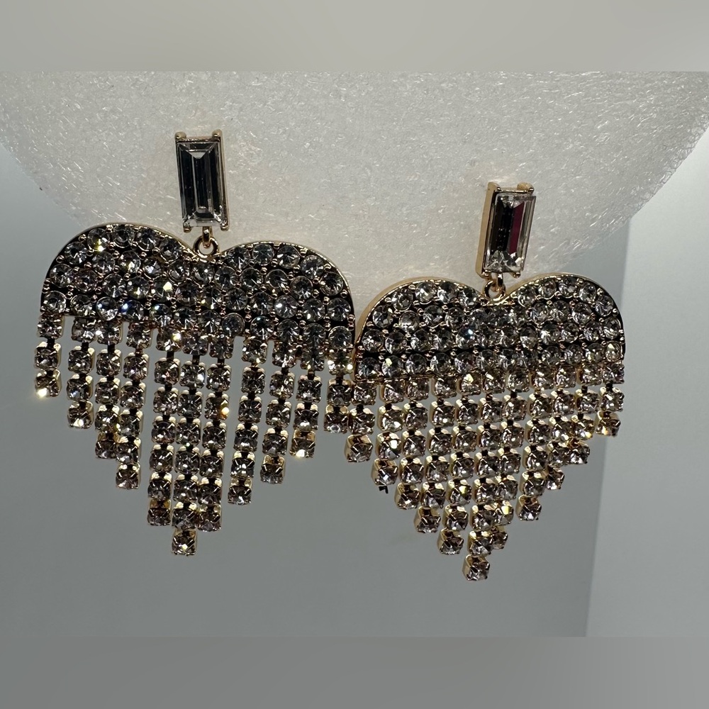 💛💎NWT GUESS Gold Tone Crystal Heart Dangle Statement Earrings Chandelier Sparkle - Picture 2 of 16